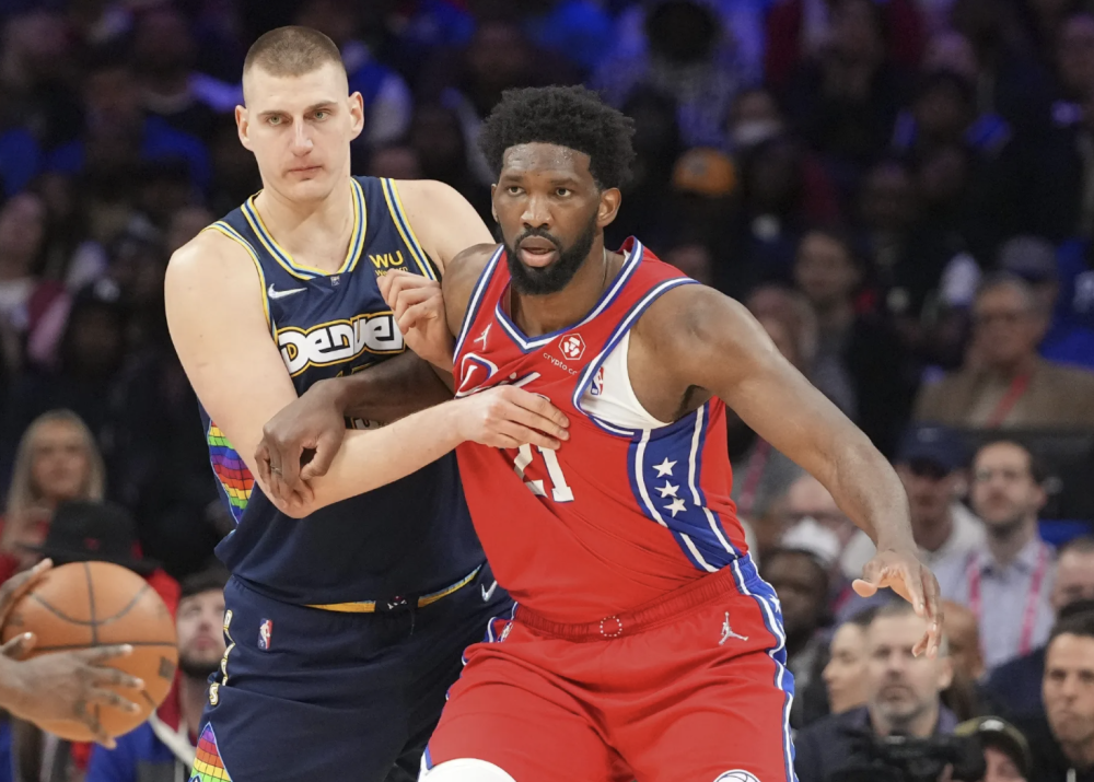 NBA约基奇补时争议绝杀勇士，终结对手七连胜登顶西部引热议